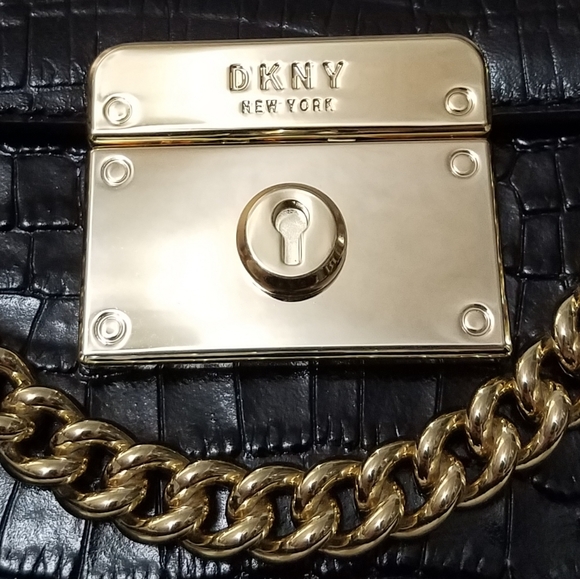 🍃⚘DKNY⚘🍃Lilian Chain Flap Crossbody - Picture 14 of 14